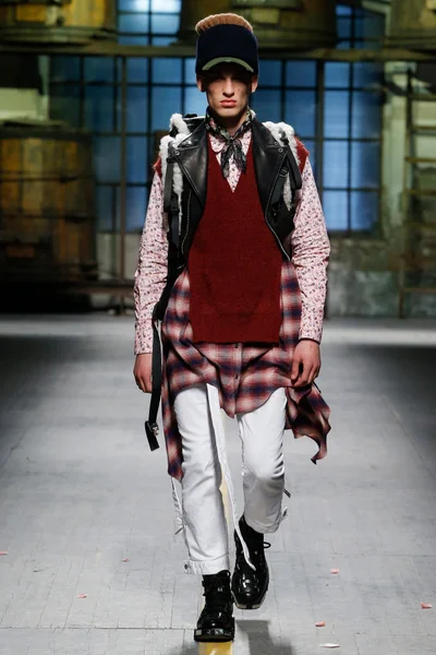 Look 7